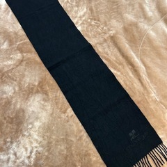 クレージュcourrègesマフラー ストール ショール スカーフブラック黒色系 無地ロゴ縦約130センチ横約29センチフリンジ約7センチレディースlady's LADYS女性用婦人 ウィメンズwomen’sメンズmen’s男性用、紳士 ユニセックス男女兼用の画像