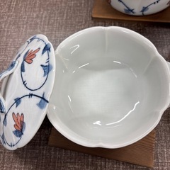 蓋付き食器5セットの画像