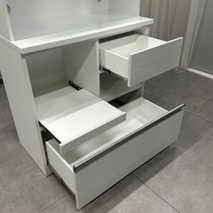 未使用　キッチンボード　食器棚 の画像