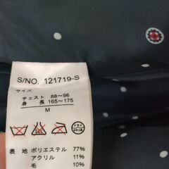 美品　ikka　ダウンベストジャケット　フード付の画像