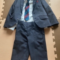 子供スーツの画像