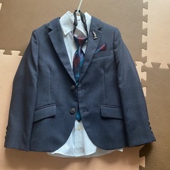 子供スーツの画像
