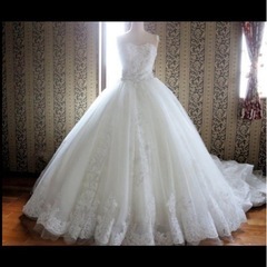 ウエディングドレス プリンセスライン ロングドレーンの画像