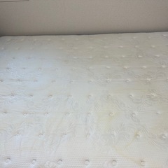 ダブルベッドの画像