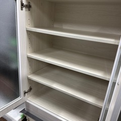 食器棚　剥がれありの画像