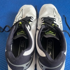 ミズノWAVE LIGHTNING Z8 V1GA240051ホワイト×ブラックの画像