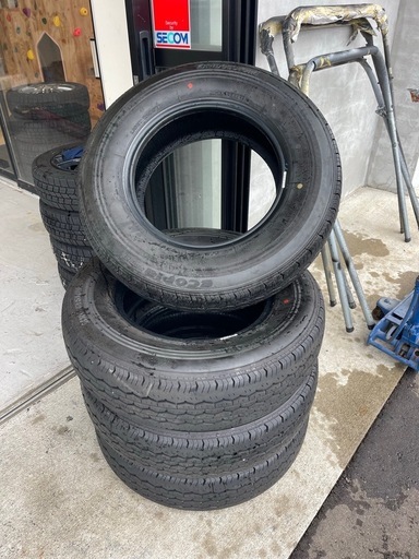 バリ山ハイエース新車外し夏タイヤ195/80r15 LT ハイエース