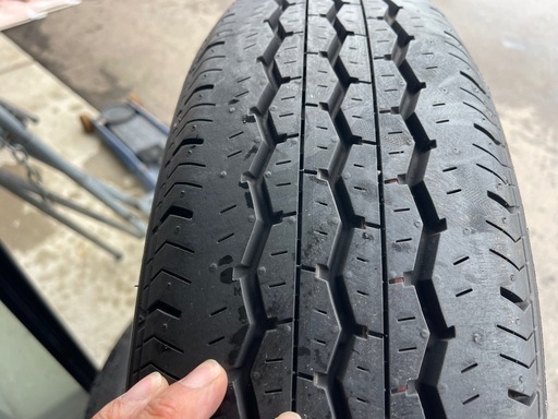 バリ山　ハイエース新車外し　夏タイヤ　195/80r15 LT ハイエース、キャラバン等　