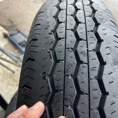 バリ山ハイエース新車外し夏タイヤ195/80r15 LT ハイエース