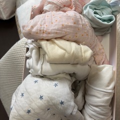 IKEAべビーケアマット　イケア　、　70サイズ位までの肌着や服の画像