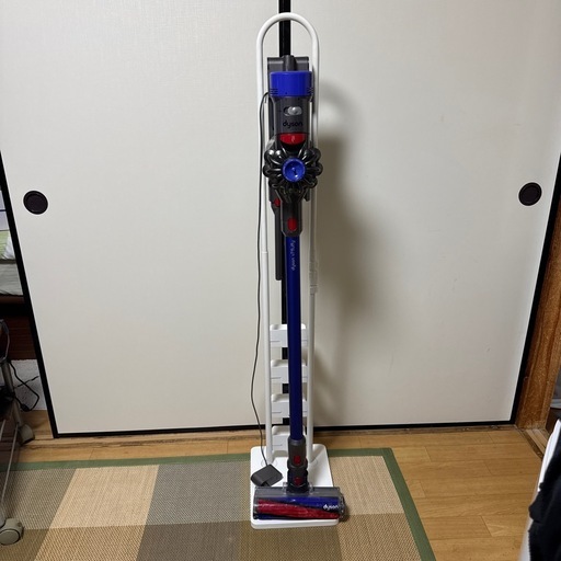 ダイソンv7fluffy（専用スタンド付）