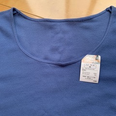 【新品】インナー肌着２枚、厚手靴下３枚の画像