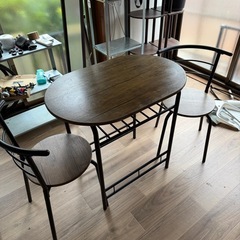 ダイニングテーブルの画像