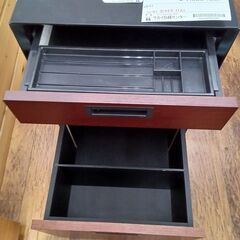 ★リユースのサカイ水戸店★  ワゴン ワインレッド H61×D45.5×W41 クリーニング済み MT6530の画像