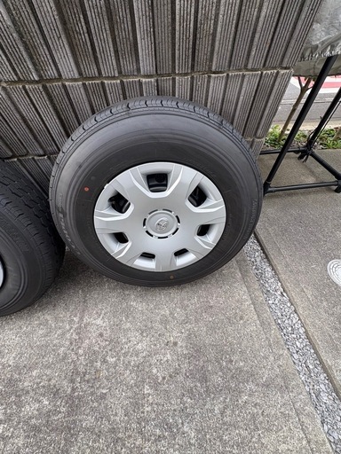 トヨタハイエース　純正タイヤ　ホイール　4本セット 新車外し