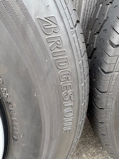 トヨタハイエース　純正タイヤ　ホイール　4本セット 新車外し