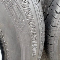 トヨタハイエース　純正タイヤ　ホイール　4本セット 新車外しの画像