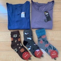 【新品】インナー肌着２枚、厚手靴下３枚の画像