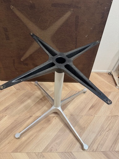 ハーマンミラー　スクエア　テーブル　約106cm×106cm