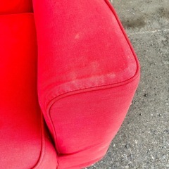 ２人掛けソファ　ファブリックソファ　赤　カウチソファ　色褪せありの画像