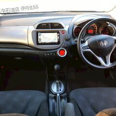 根強い人気のフィット！走行5万キロ弱で車検もたっぷり！の画像