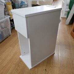 2口コンセント付き ナイトテーブル ベッドサイドテーブル コンパクト スリム ホワイト サイドテーブル 棚 西岡店の画像