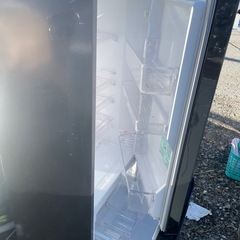 かっこいい黒 三菱冷蔵庫の画像