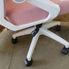 昇降式 オフィスチェア ピンク ハイバック 肘付き キャスター付き　OAチェア  札幌 北20条店の画像