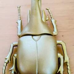 ネプチューンオオカブト　昆虫　フィギュア　ゴールド　金色　の画像