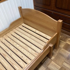 引き取り可能な方にお譲りします　IKEA  木製子供用伸長式ベッド　すのこ付の画像