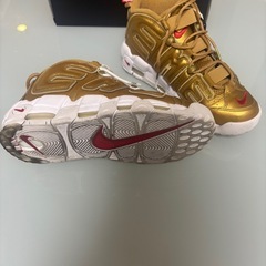 SUPREME×モアテンの画像