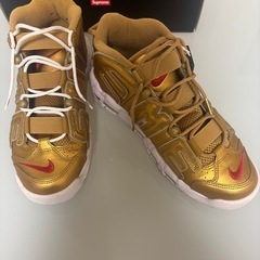 SUPREME×モアテンの画像