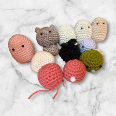 【毛糸のポンポン➕未完成の編みぐるみ】ハンドメイドにの画像