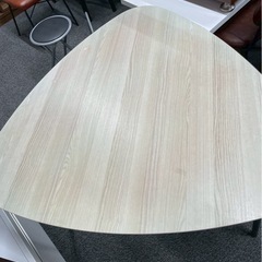 三角テーブルの画像