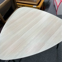 三角テーブルの画像