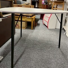 三角テーブルの画像