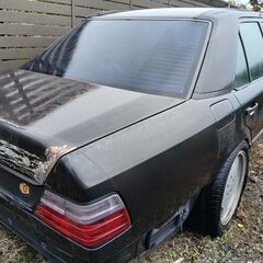 M.ベンツ程度の良い124-300E-ボデー車体の販売ですレストアーの部品取りに最適ですの画像