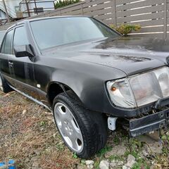 M.ベンツ程度の良い124-300E-ボデー車体の販売ですレストアーの部品取りに最適ですの画像