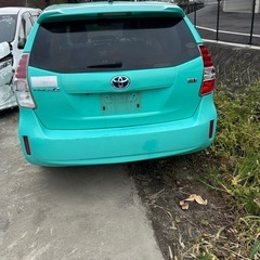 プリウスアルファの画像