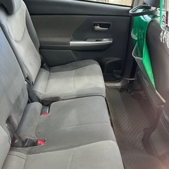 プリウスアルファの画像