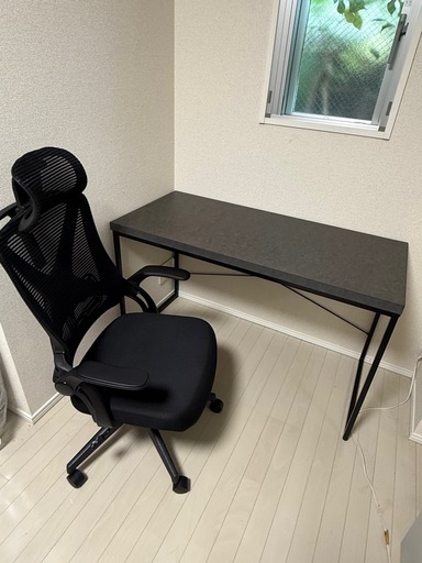 デスクとチェア