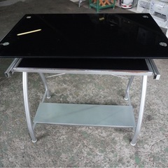 パソコンデスクの画像