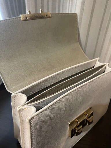 美品　FURLA  ハンドバッグ