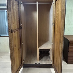 ダークブラウン 木製 クローゼット 衣類収納の画像
