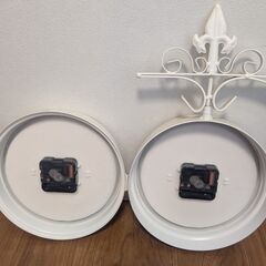 アンティーク風のお洒落な壁掛け両面時計◯白の画像