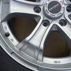 格安！バリ溝！150系 ランクルプラド 18インチ タイヤ・ホイール 4本の画像