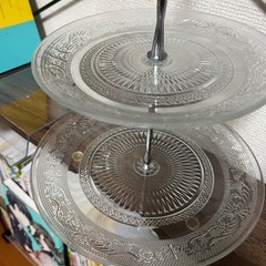 ガラスの2段棚の画像