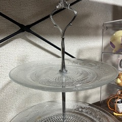 ガラスの2段棚の画像