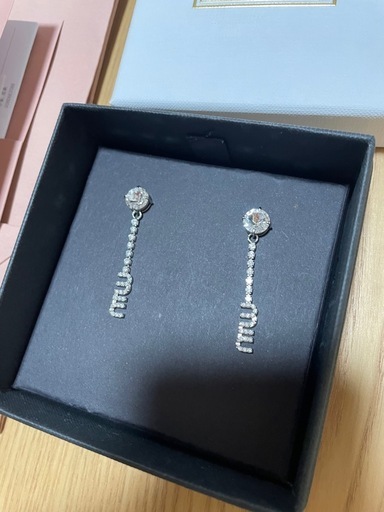 【美品】クリスタル付 メタル ピアス   