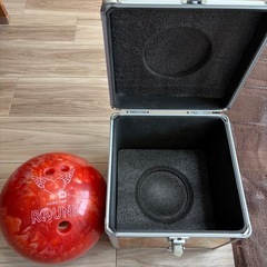 ボーリングの玉(約4キロ:約8.8ポンド)の画像